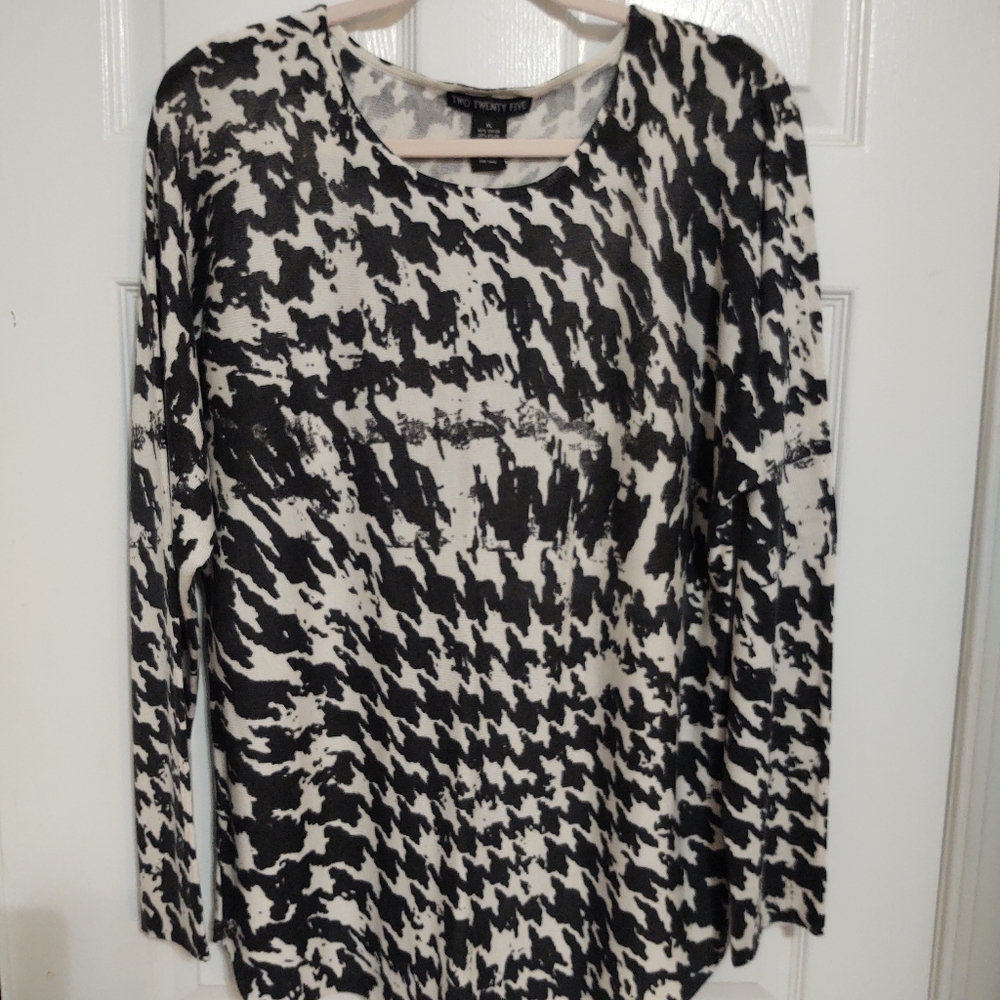 Woman's long sleeve sweater